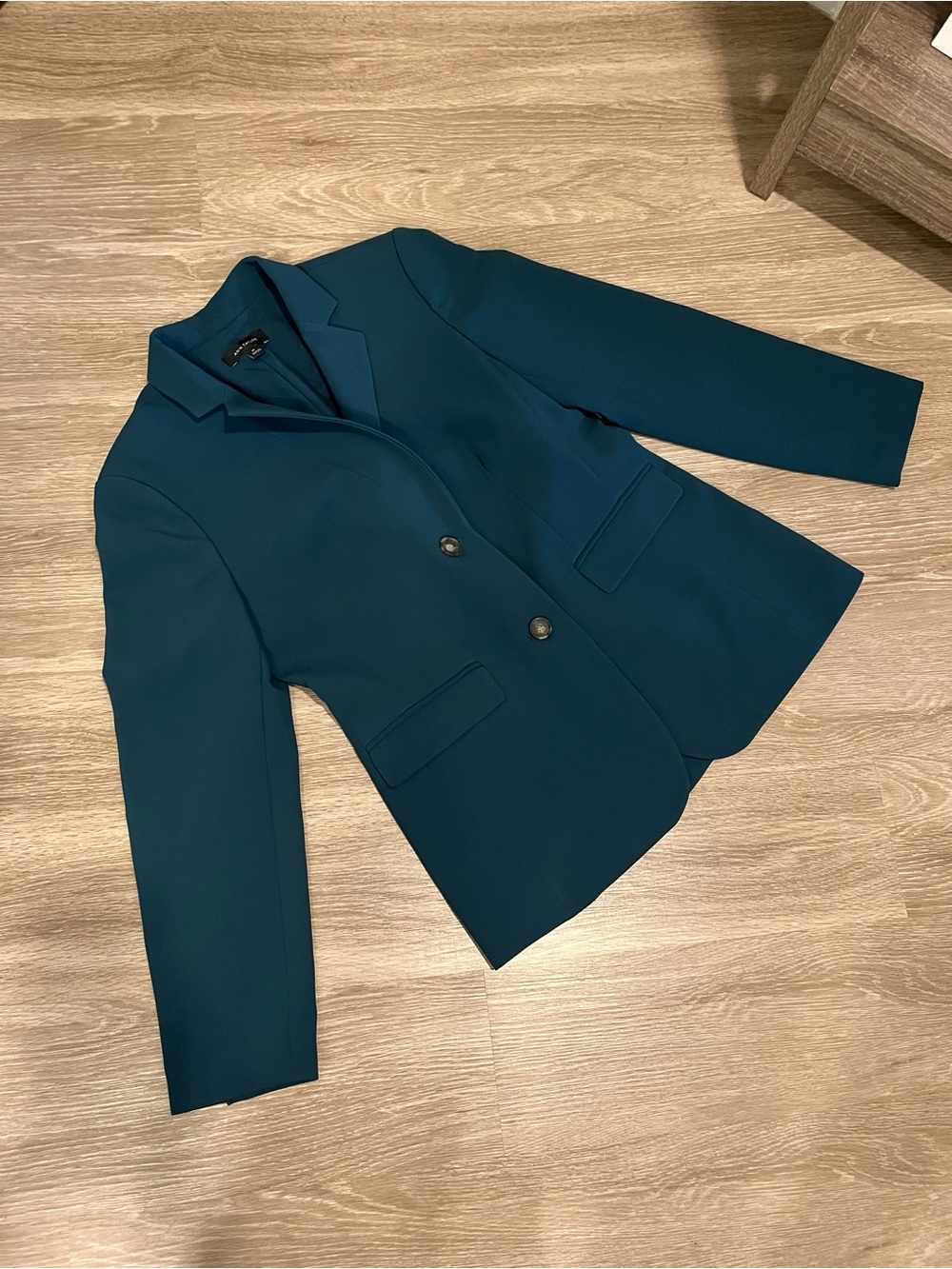 Ann Taylor Fluid Crepe 2 Button Suit Jacket